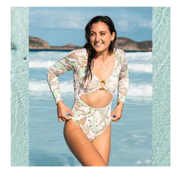 Rip Curl 1pc Bathingsuit - Picture 1 of 6